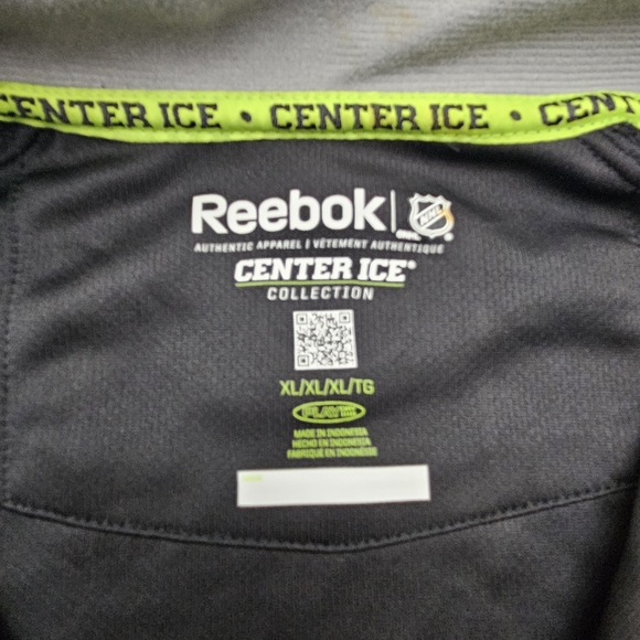 Reebok NHL Chicago Blackhawks Black and Red Pullover Jacket - Picture 4 of 7